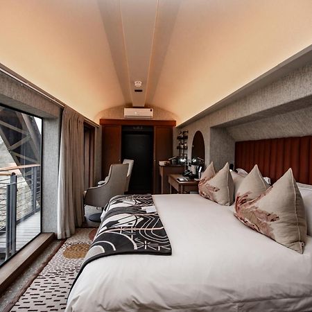 Kruger Shalati - Train On The Bridge & Garden Suites Скукуза Екстериор снимка