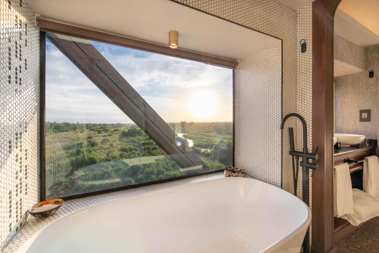 Kruger Shalati - Train On The Bridge & Garden Suites Скукуза Екстериор снимка