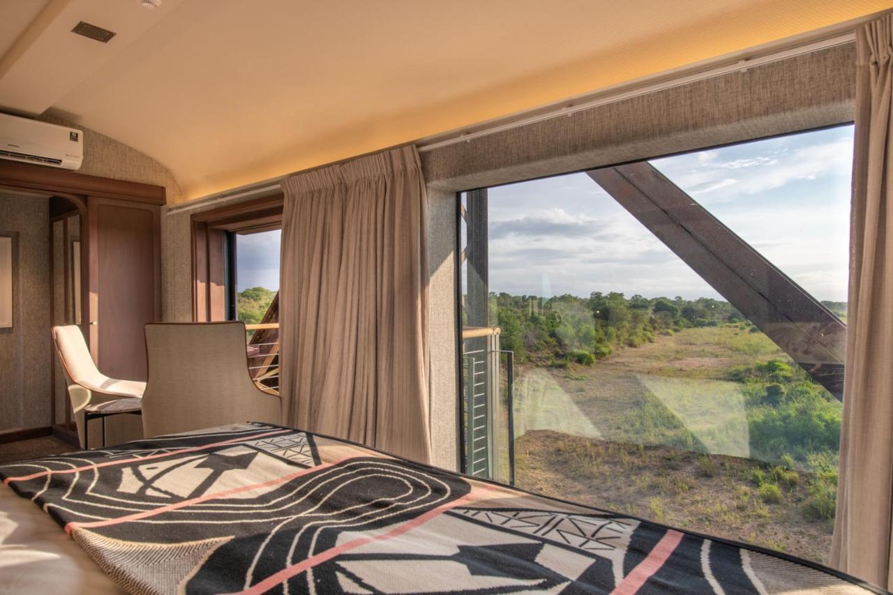 Kruger Shalati - Train On The Bridge & Garden Suites Скукуза Екстериор снимка
