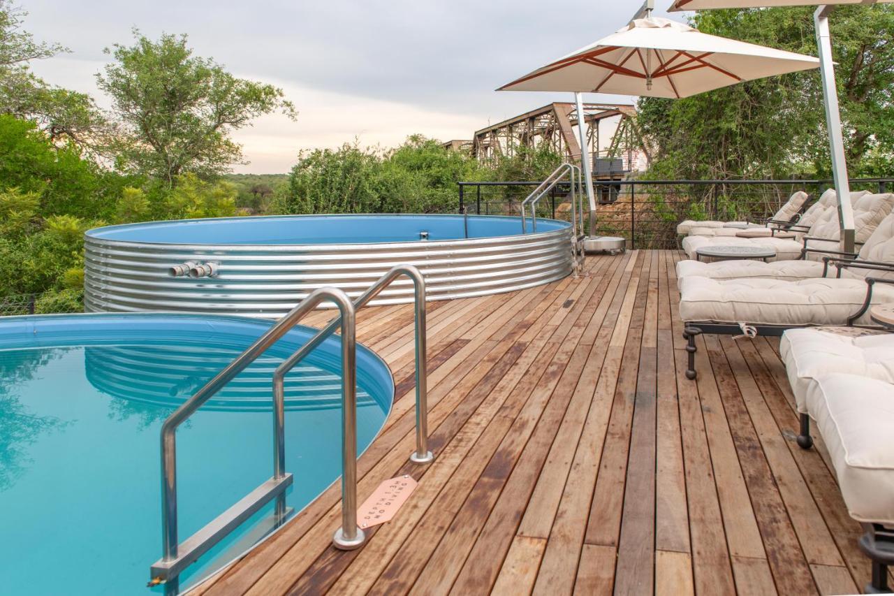 Kruger Shalati - Train On The Bridge & Garden Suites Скукуза Екстериор снимка