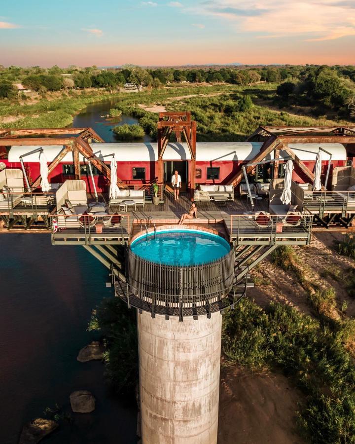 Kruger Shalati - Train On The Bridge & Garden Suites Скукуза Екстериор снимка
