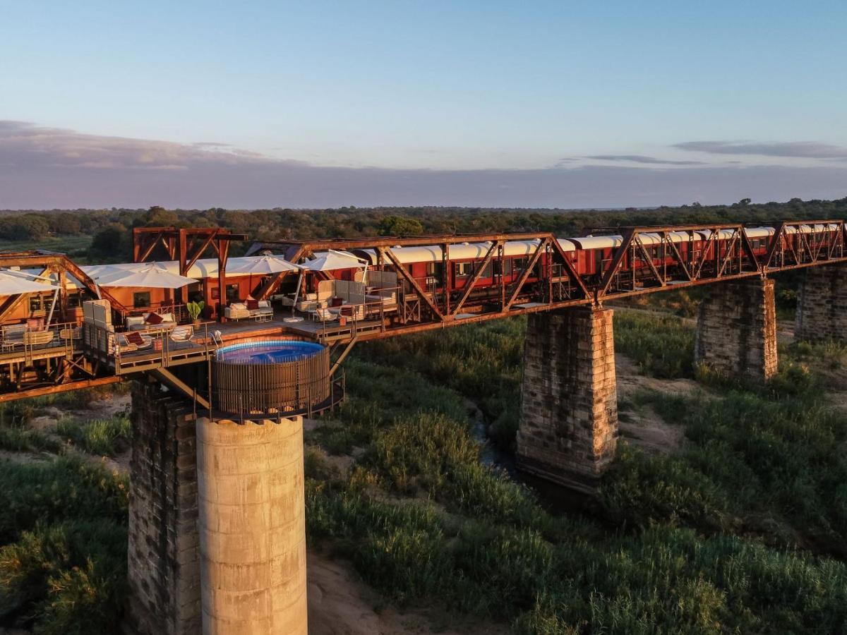 Kruger Shalati - Train On The Bridge & Garden Suites Скукуза Екстериор снимка