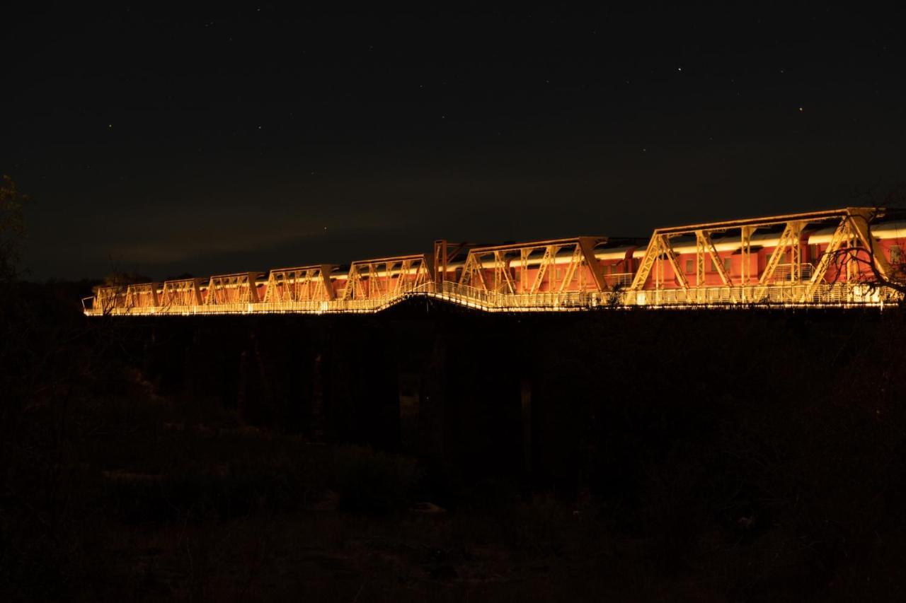 Kruger Shalati - Train On The Bridge & Garden Suites Скукуза Екстериор снимка