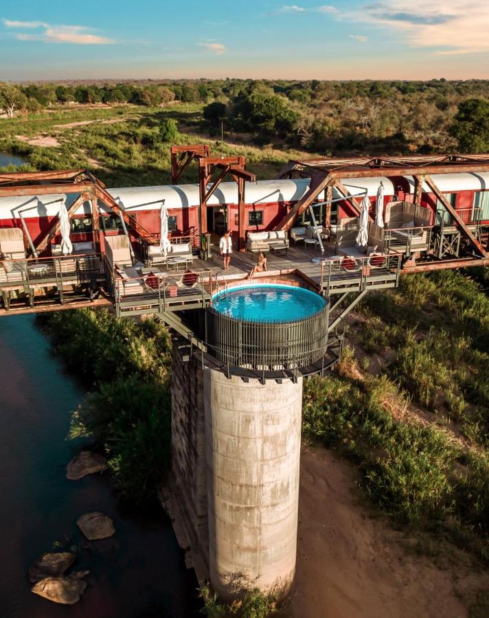 Kruger Shalati - Train On The Bridge & Garden Suites Скукуза Екстериор снимка