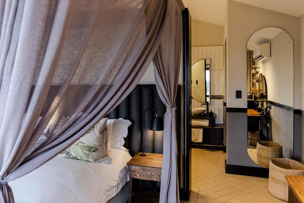 Kruger Shalati - Train On The Bridge & Garden Suites Скукуза Екстериор снимка