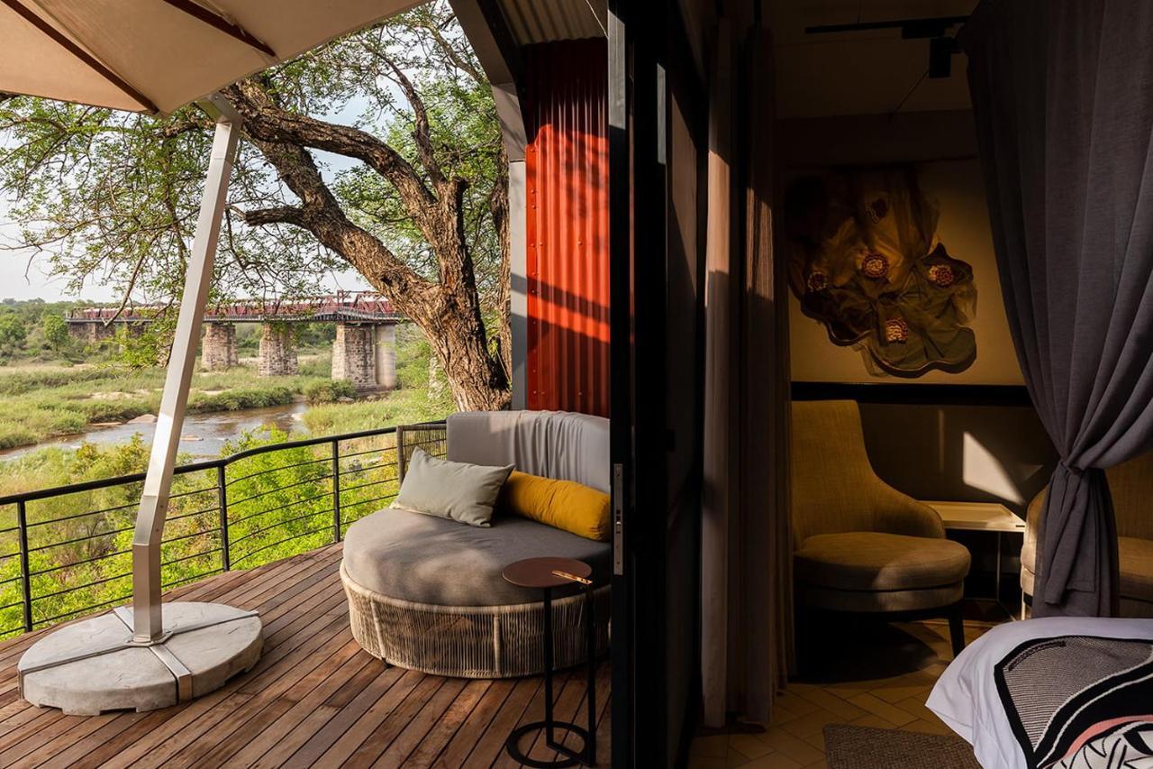 Kruger Shalati - Train On The Bridge & Garden Suites Скукуза Екстериор снимка