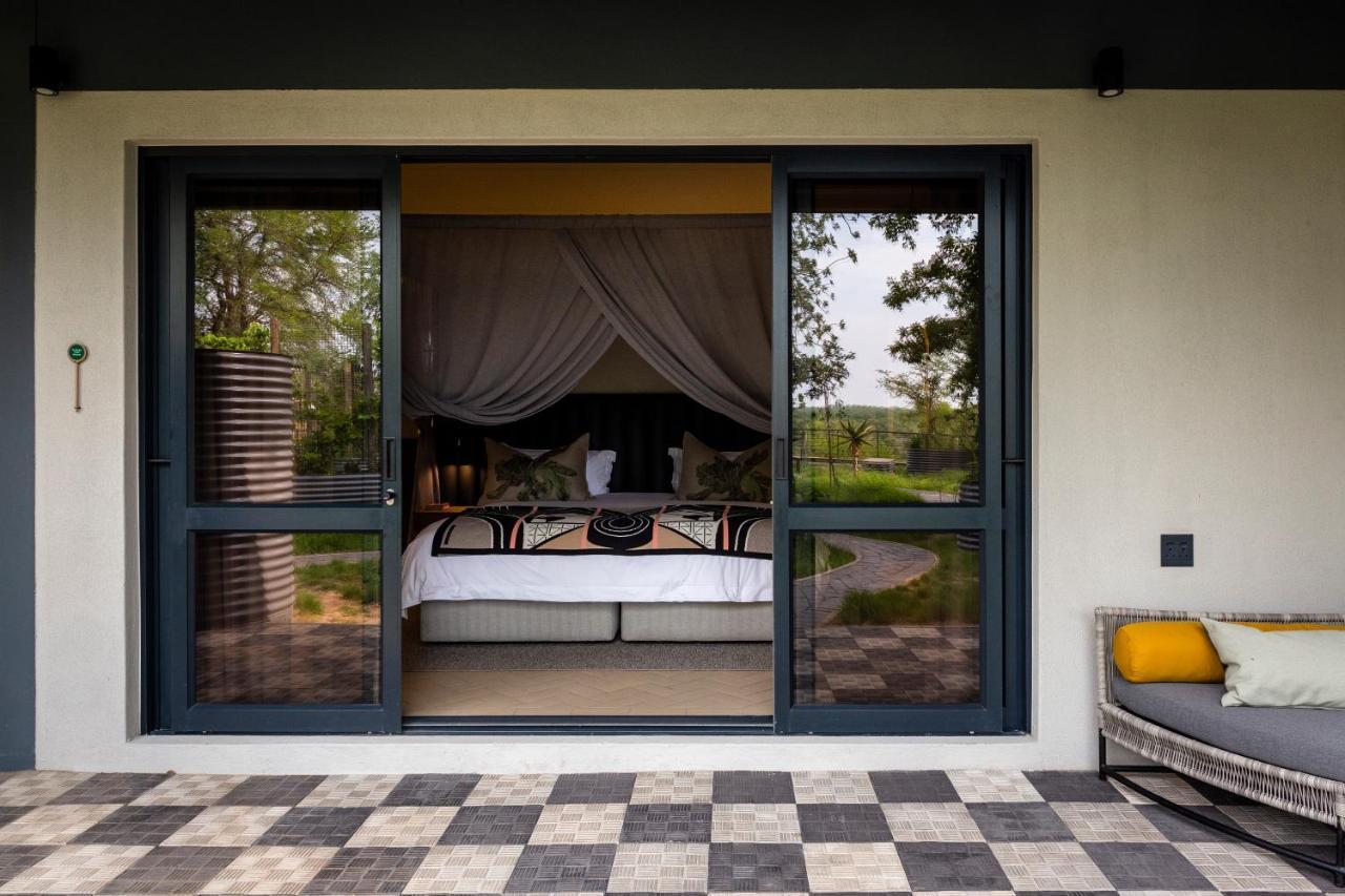 Kruger Shalati - Train On The Bridge & Garden Suites Скукуза Екстериор снимка