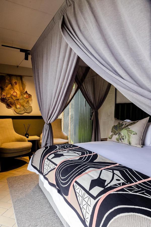 Kruger Shalati - Train On The Bridge & Garden Suites Скукуза Екстериор снимка